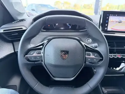 Photo 41 Peugeot 208  PureTech 100 S&S BVM6