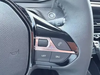 Photo 43 Peugeot 208  PureTech 100 S&S BVM6