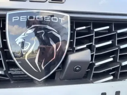 Photo 62 Peugeot 208  PureTech 100 S&S BVM6