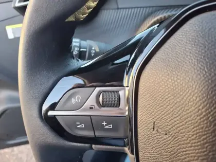 Photo 19 Peugeot 208  PureTech 100 S&S BVM6