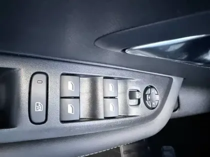 Photo 58 Peugeot 208  PureTech 100 S&S BVM6