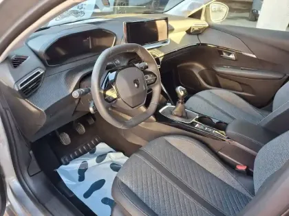 Photo 17 Peugeot 208  PureTech 100 S&S BVM6