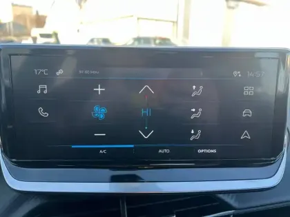 Photo 12 Peugeot 2008  PureTech 100 S&S BVM6