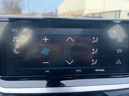 Photo 45 Peugeot 2008  PureTech 100 S&S BVM6