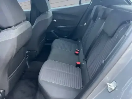 Photo 41 Peugeot 2008  PureTech 100 S&S BVM6