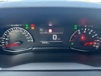 Photo 43 Peugeot 2008  PureTech 100 S&S BVM6