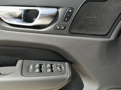 Photo 45 Volvo Xc60  T6 AWD Hybride rechargeable 253 ch+145 ch Geartronic 8