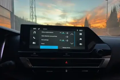 Photo 22 Citroën C4 e- 136 ch Automatique