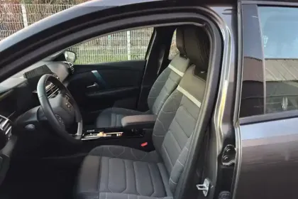 Photo 9 Citroën C4 e- 136 ch Automatique