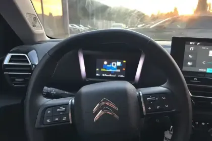 Photo 16 Citroën C4 e- 136 ch Automatique