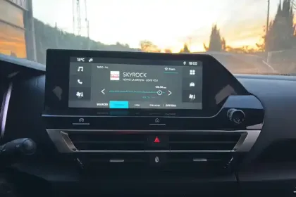 Photo 15 Citroën C4 e- 136 ch Automatique