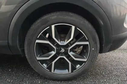 Photo 11 Citroën C4 e- 136 ch Automatique