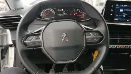 Photo 36 Peugeot 2008  PureTech 100 S&S BVM6