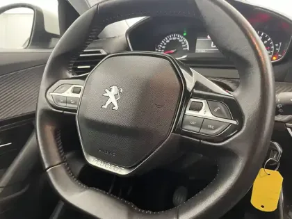 Photo 65 Peugeot 2008  PureTech 100 S&S BVM6