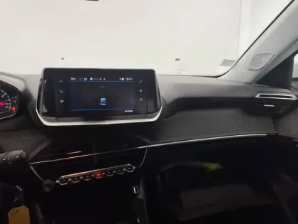 Photo 64 Peugeot 2008  PureTech 100 S&S BVM6