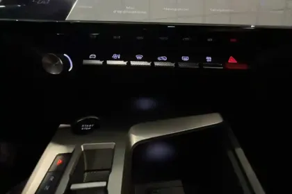 Photo 21 Peugeot 308  SW Hybrid 145 e-DCS6