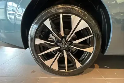 Photo 25 Peugeot 308  SW Hybrid 145 e-DCS6