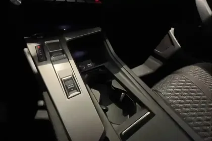 Photo 20 Peugeot 308  SW Hybrid 145 e-DCS6