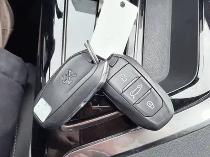 Photo 13 Peugeot 3008  PureTech 130ch S&S EAT8