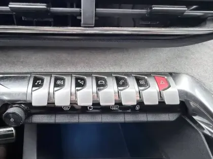 Photo 37 Peugeot 3008  PureTech 130ch S&S EAT8