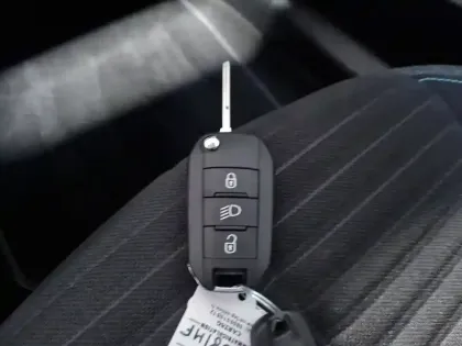 Photo 52 Peugeot 208  PureTech 75 S&S BVM5