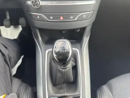 Photo 23 Peugeot 308  PureTech 130ch S&S BVM6 Allure