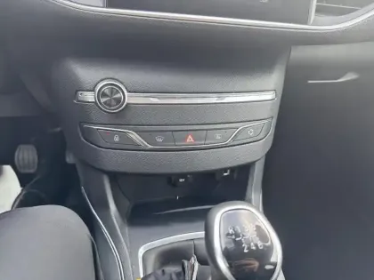 Photo 12 Peugeot 308  PureTech 130ch S&S BVM6 Allure