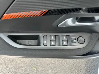 Photo 19 Peugeot 208  PureTech 75 S&S BVM5 Active Pack