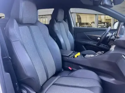 Photo 8 Peugeot 3008  Hybrid 225 e-EAT8 Allure Pack