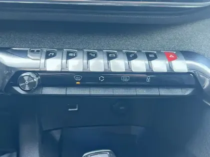 Photo 12 Peugeot 3008  Hybrid 225 e-EAT8 Allure Pack