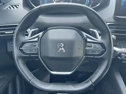 Photo 11 Peugeot 3008  Hybrid 225 e-EAT8 Allure Pack