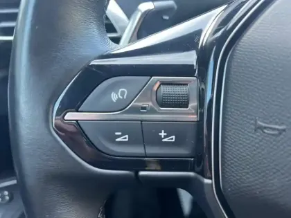 Photo 18 Peugeot 3008  Hybrid 225 e-EAT8 Allure Pack