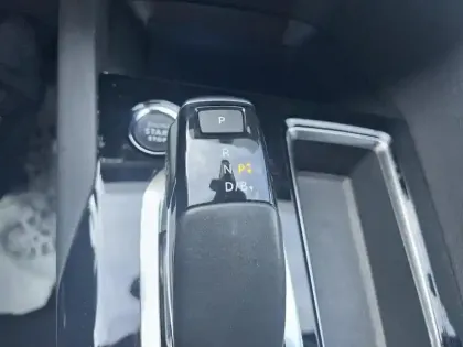 Photo 23 Peugeot 3008  Hybrid 225 e-EAT8 Allure Pack