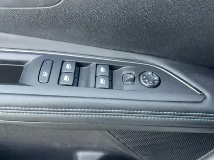 Photo 19 Peugeot 3008  Hybrid 225 e-EAT8 Allure Pack