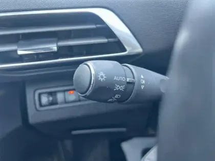 Photo 16 Peugeot 3008  Hybrid 225 e-EAT8 Allure Pack