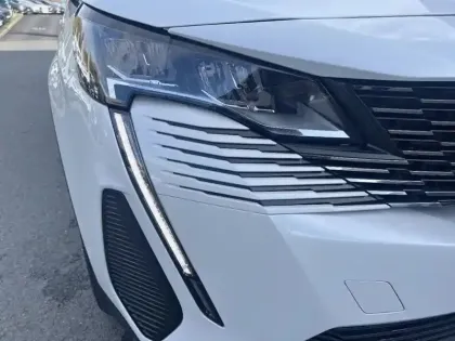 Photo 13 Peugeot 3008  Hybrid 225 e-EAT8 Allure Pack