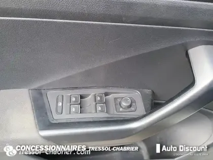 Photo 19 Volkswagen T-roc  1.0 TSI 115 Start/Stop BVM6 Lounge