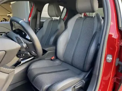 Photo 15 Peugeot 208 II Puretech 100 S&S EAT8 GT Line