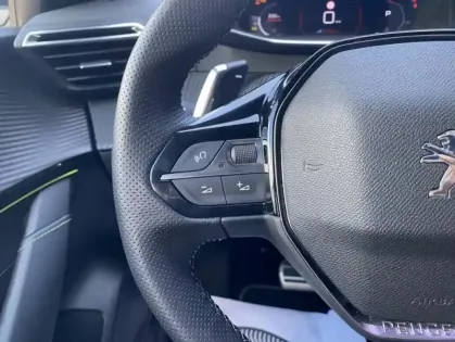 Photo 27 Peugeot 208 II Puretech 100 S&S EAT8 GT Line