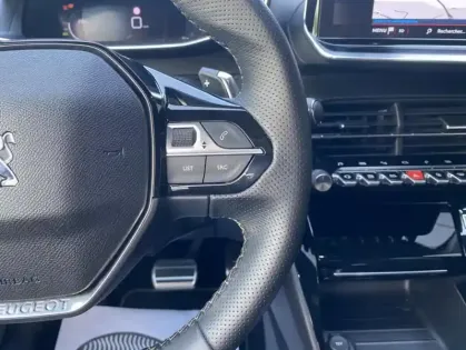 Photo 28 Peugeot 208 II Puretech 100 S&S EAT8 GT Line