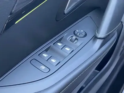 Photo 29 Peugeot 208 II Puretech 100 S&S EAT8 GT Line