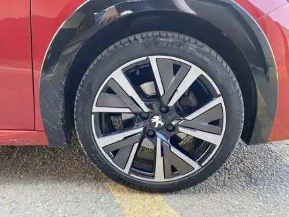 Photo 19 Peugeot 208 II Puretech 100 S&S EAT8 GT Line