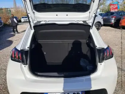 Photo 13 Peugeot 208  1.2 PureTech 100ch S/S GT Line EAT8 Camera