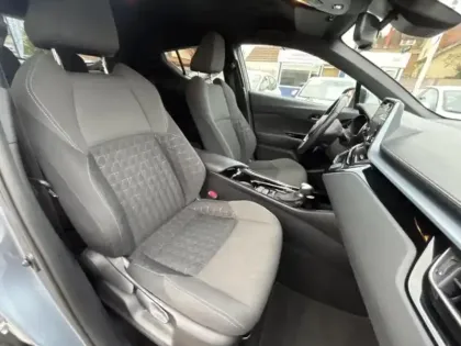 Photo 25 Toyota C-HR  122h Collection 2WD E-CVT MY20