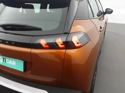 Photo 36 Peugeot 2008  PureTech 100 S&S BVM6