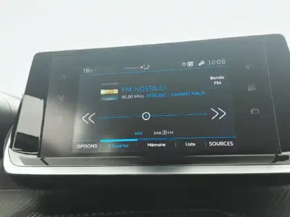 Photo 43 Peugeot 2008  PureTech 100 S&S BVM6