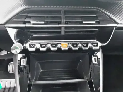 Photo 40 Peugeot 2008  PureTech 100 S&S BVM6