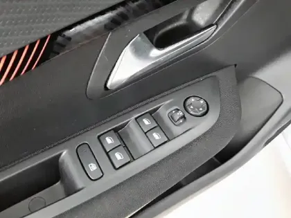 Photo 39 Peugeot 208  PureTech 75 S&S BVM5