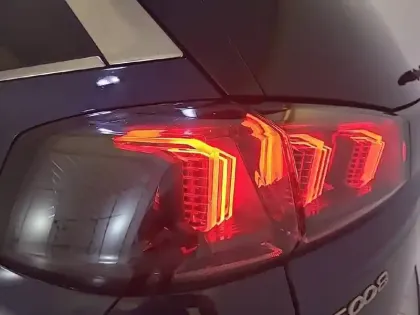 Photo 16 Peugeot 5008  PureTech 180ch S&S EAT8