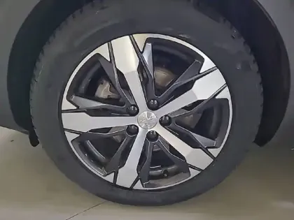 Photo 12 Peugeot 5008  PureTech 180ch S&S EAT8